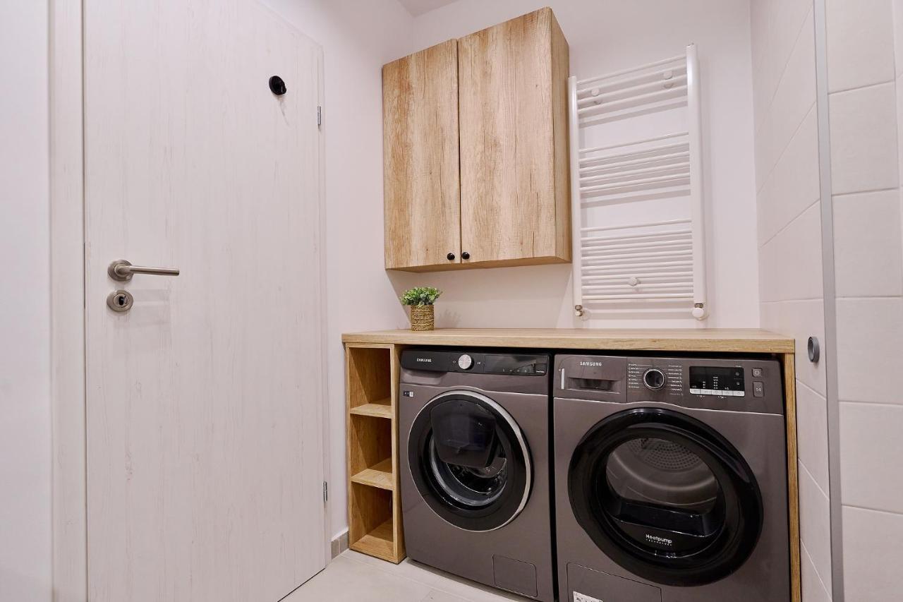 Moon Plaza Deluxe Studios Bucureşti Eksteriør bilde